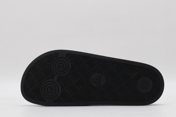 G*u*i sandals