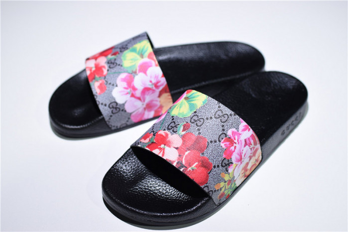 G*u*i sandals
