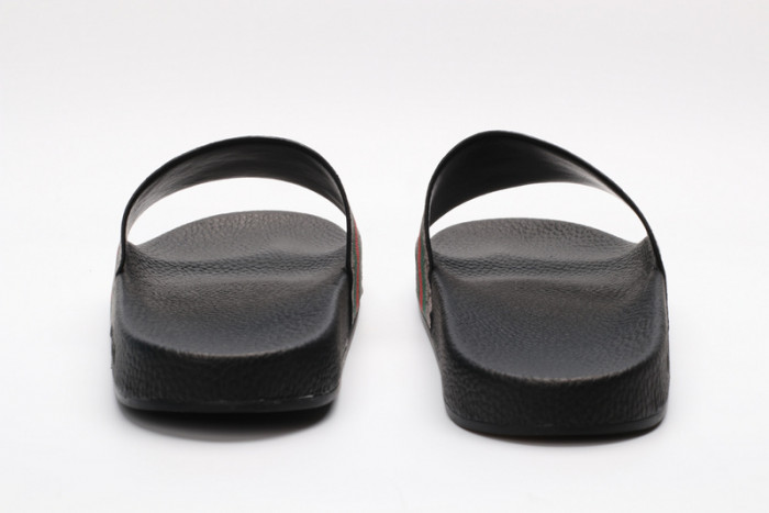 G*u*i sandals