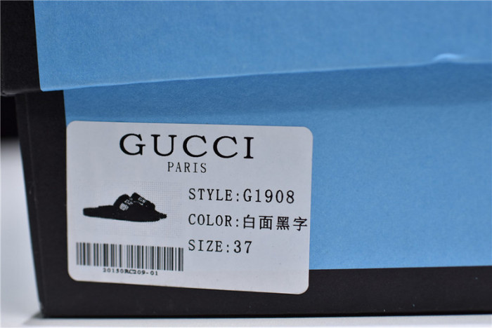 G*u*i sandals
