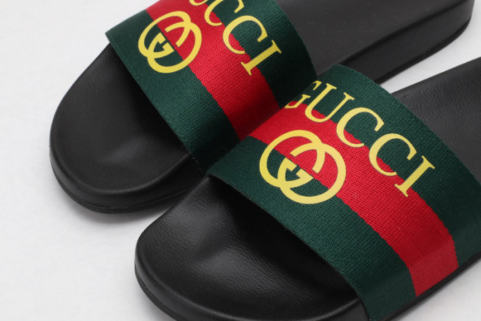 G*u*i sandals