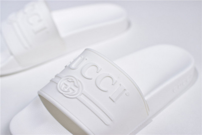 G*u*i sandals